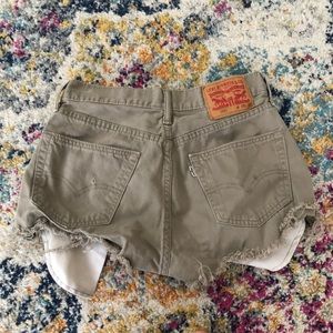 Levi Cutoff Shorts